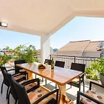 Apartment Peaceful Port