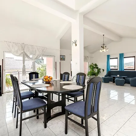 Peaceful Port * Tribunj (Sibenik-Knin)