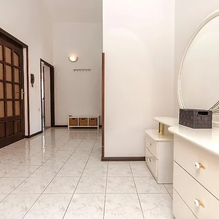 Peaceful Port Apartment