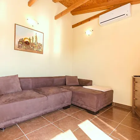 Peaceful Port Daire *