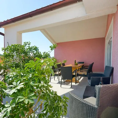 Peaceful Port Appartement Tribalj