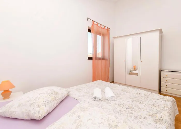 Peaceful Port Apartman