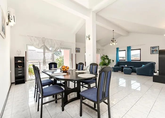 Peaceful Port * Tribalj