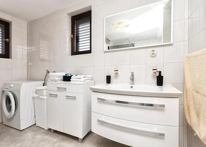 Peaceful Port Apartamento Tribalj