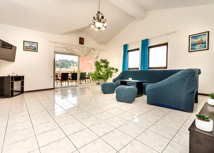 Peaceful Port Tribalj