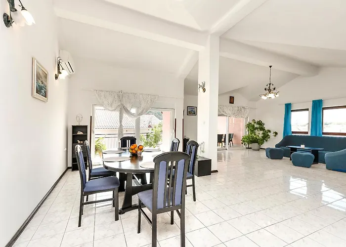 Peaceful Port Apartamento Tribalj